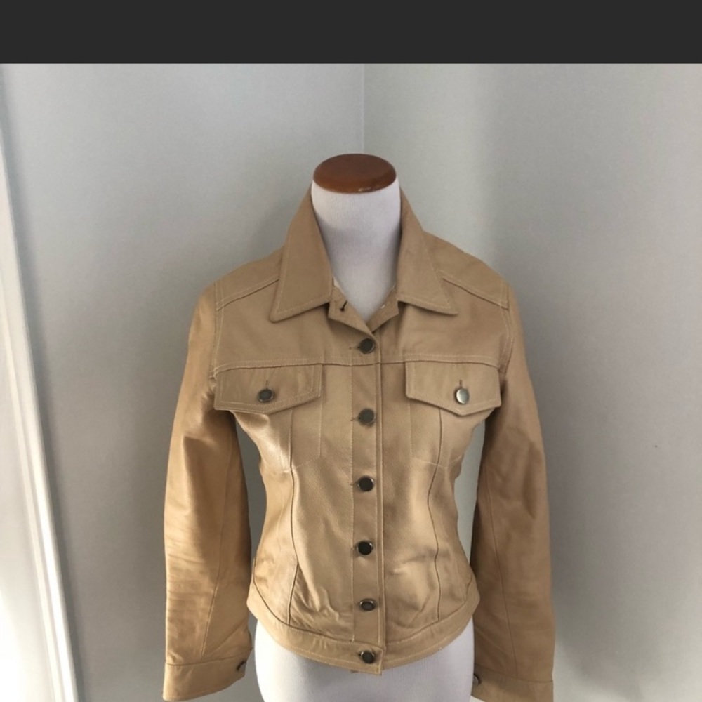Carina beige leather Jacket Size‎ 4